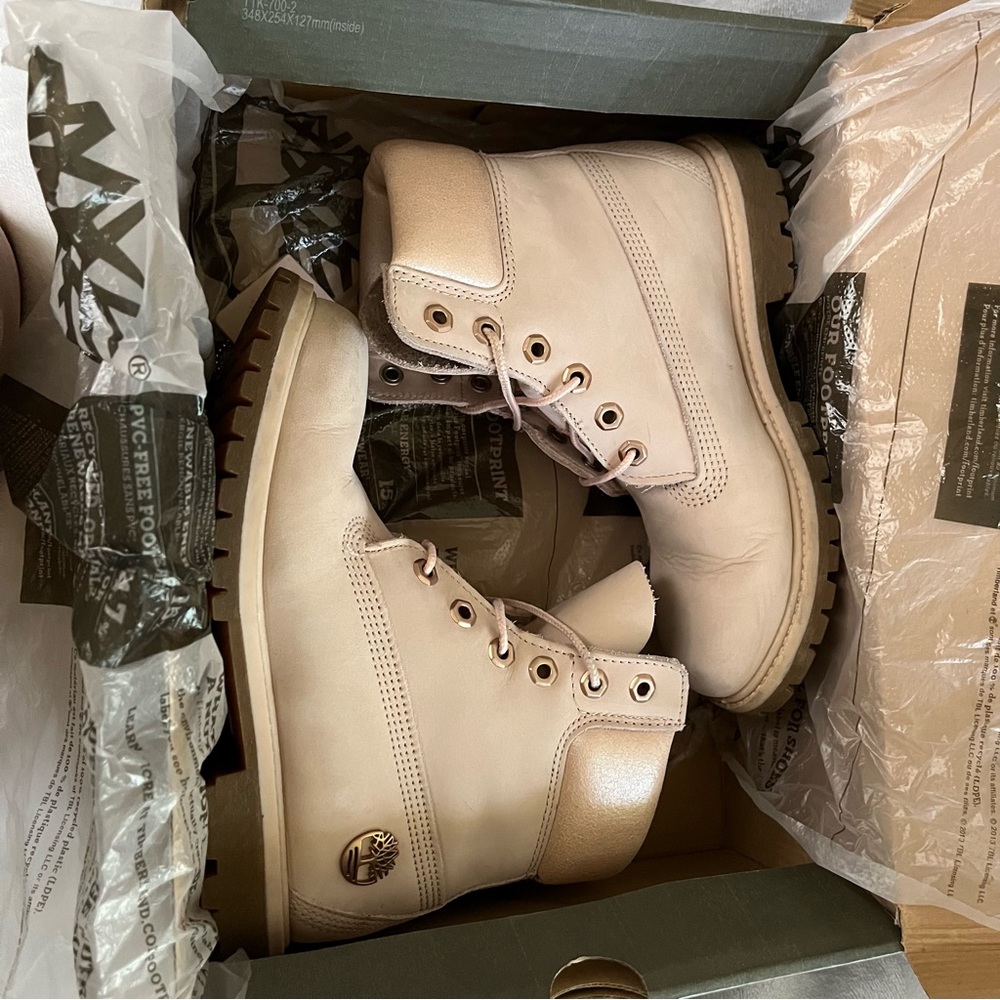 Timberlands Boots - Picture 2 of 16